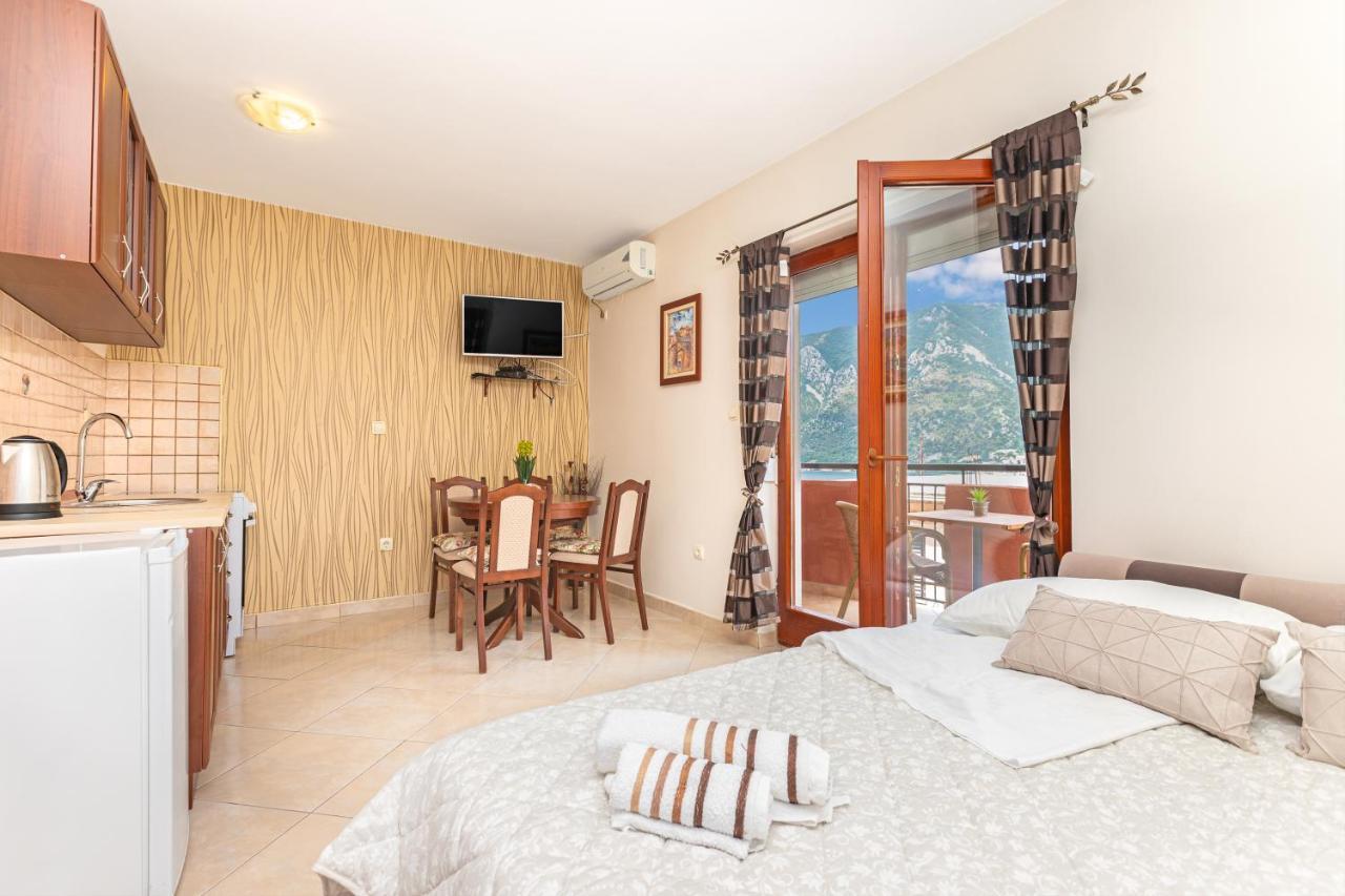 Apartments Donkovic Cattaro Esterno foto