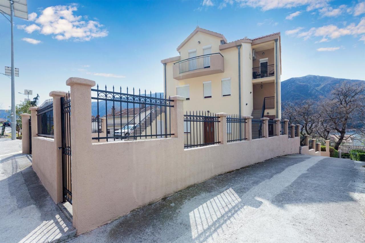 Apartments Donkovic Cattaro Esterno foto